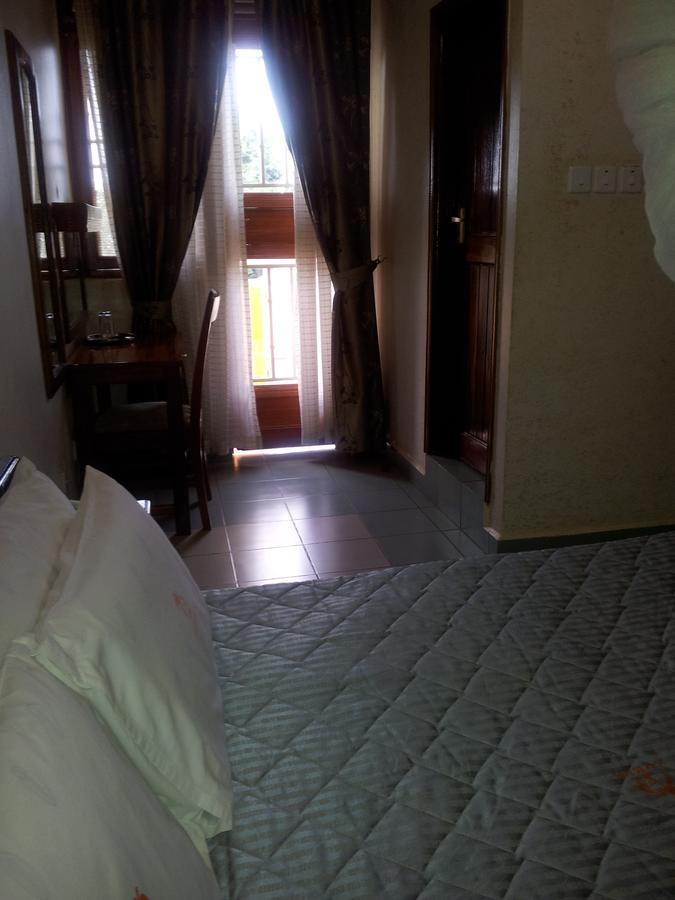 Areba Hotel Entebbe Ngoại thất bức ảnh