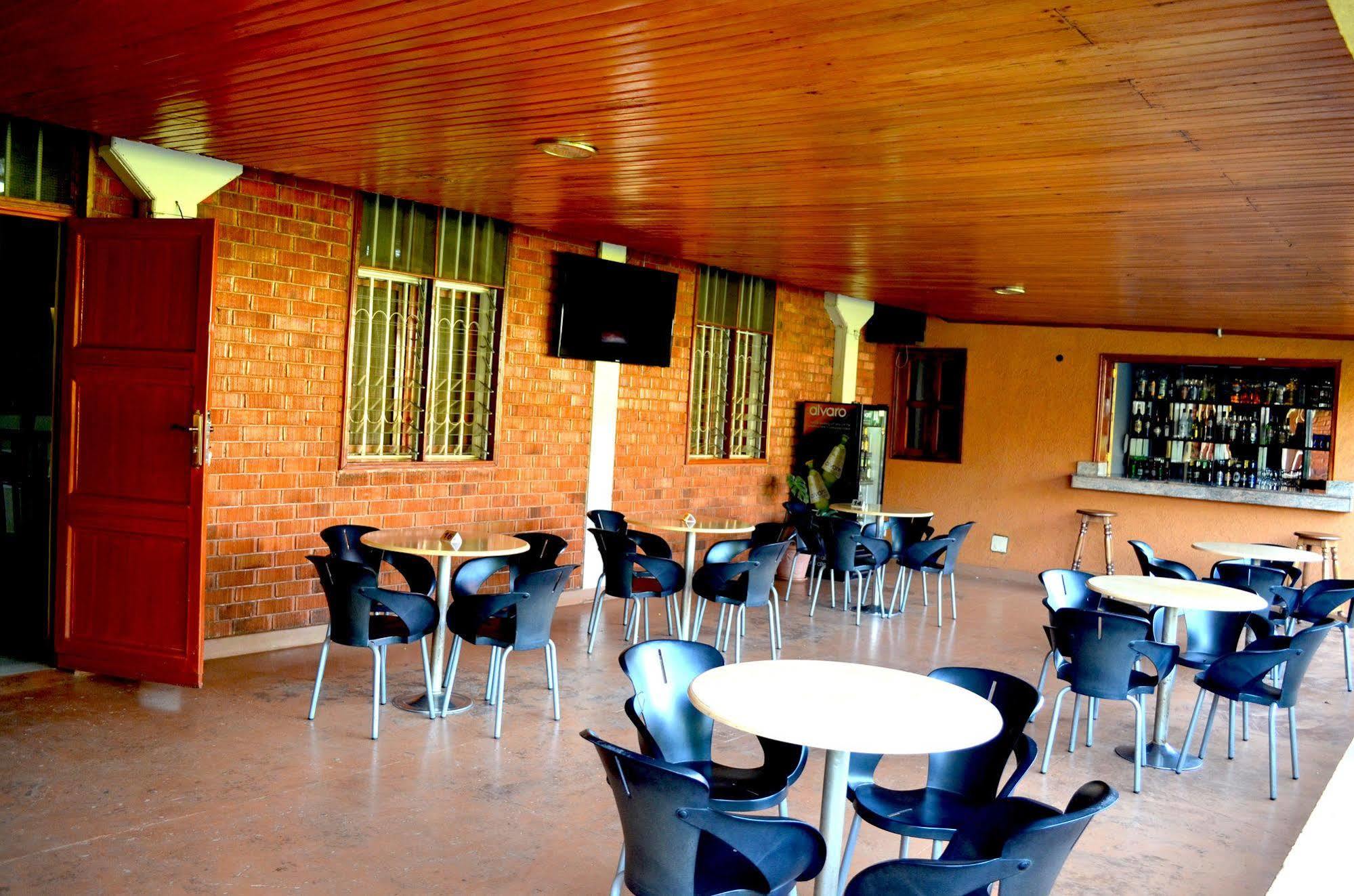 Areba Hotel Entebbe Ngoại thất bức ảnh