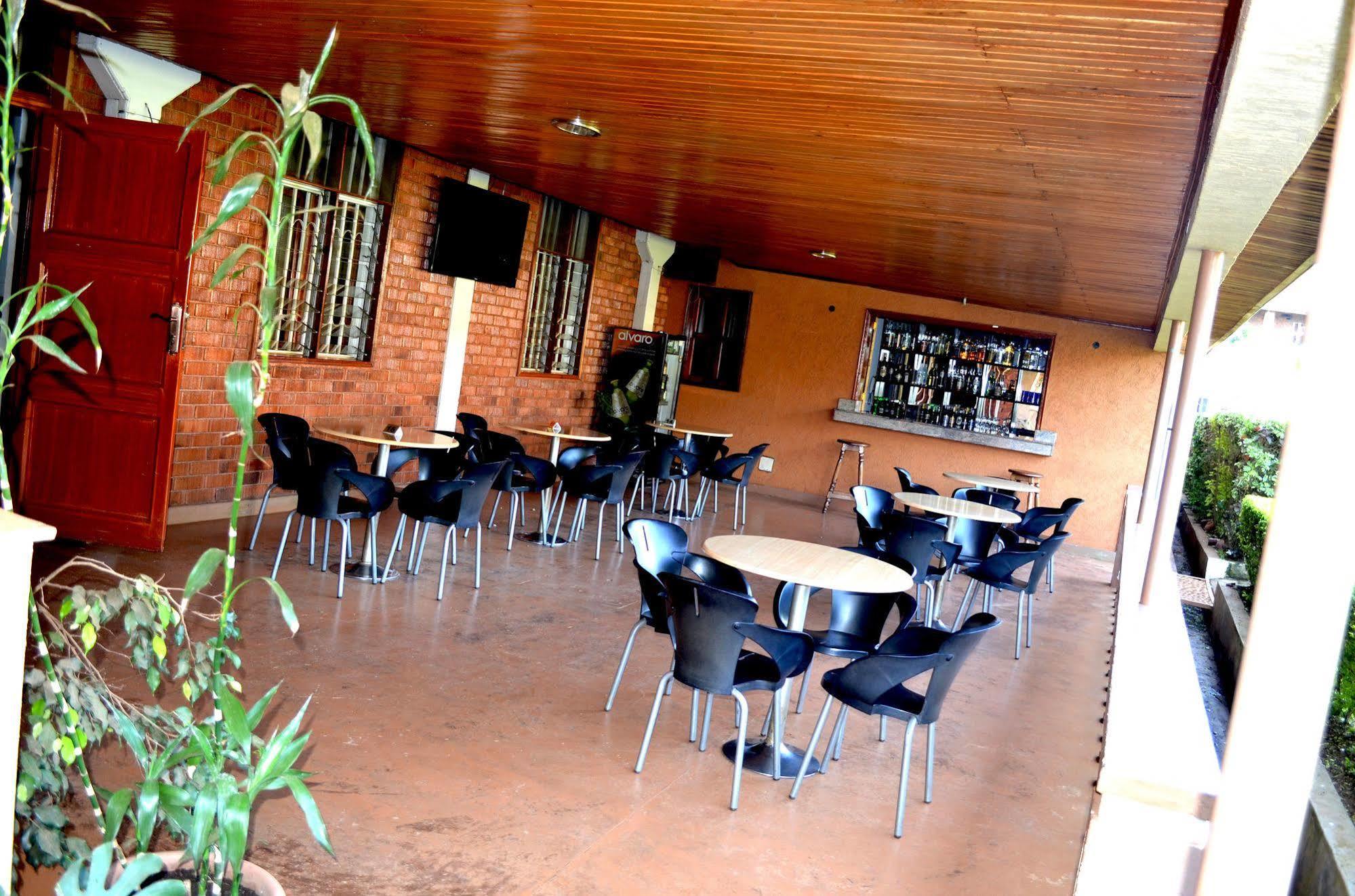 Areba Hotel Entebbe Ngoại thất bức ảnh